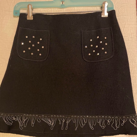Gorgeous black mini skirt with beautiful details Excellent...